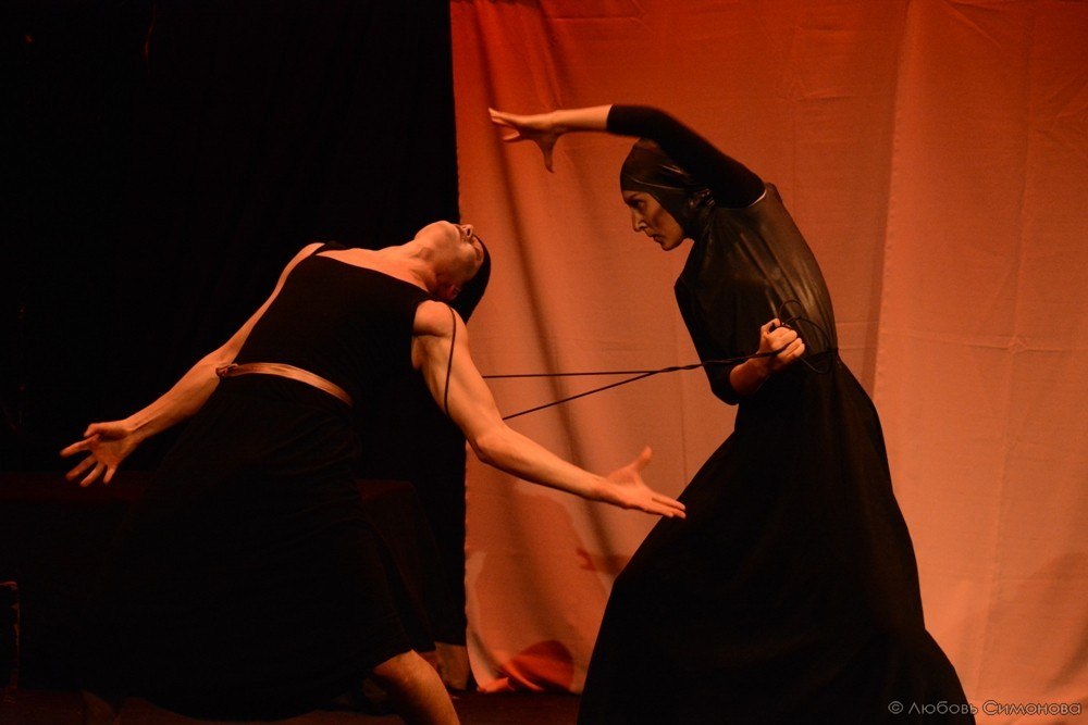 Пластический спектакль «По ту сторону» по пьесе Гарсиа Лорки покажут в Казани Пластический спектакль «По ту сторону» по пьесе Гарсиа Лорки покажут в Казани