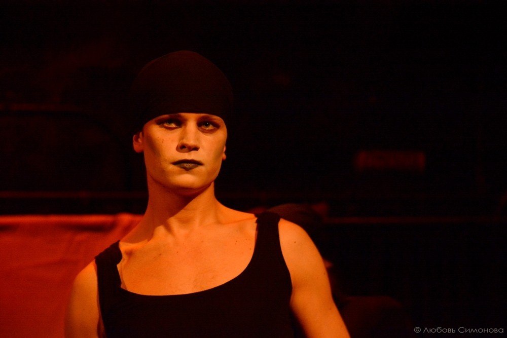 Пластический спектакль «По ту сторону» по пьесе Гарсиа Лорки покажут в Казани Пластический спектакль «По ту сторону» по пьесе Гарсиа Лорки покажут в Казани