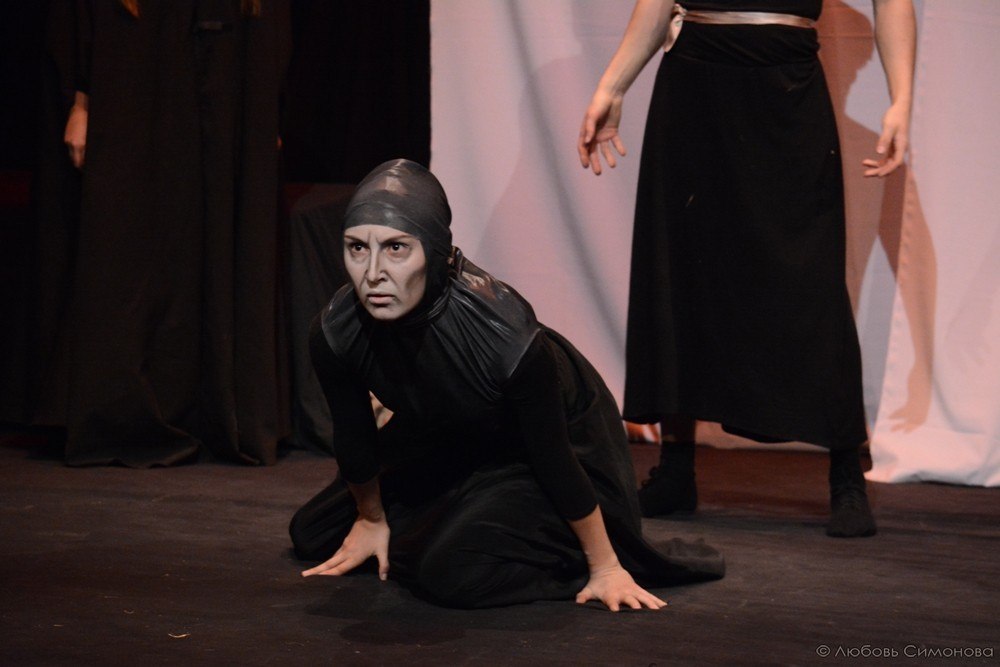 Пластический спектакль «По ту сторону» по пьесе Гарсиа Лорки покажут в Казани Пластический спектакль «По ту сторону» по пьесе Гарсиа Лорки покажут в Казани