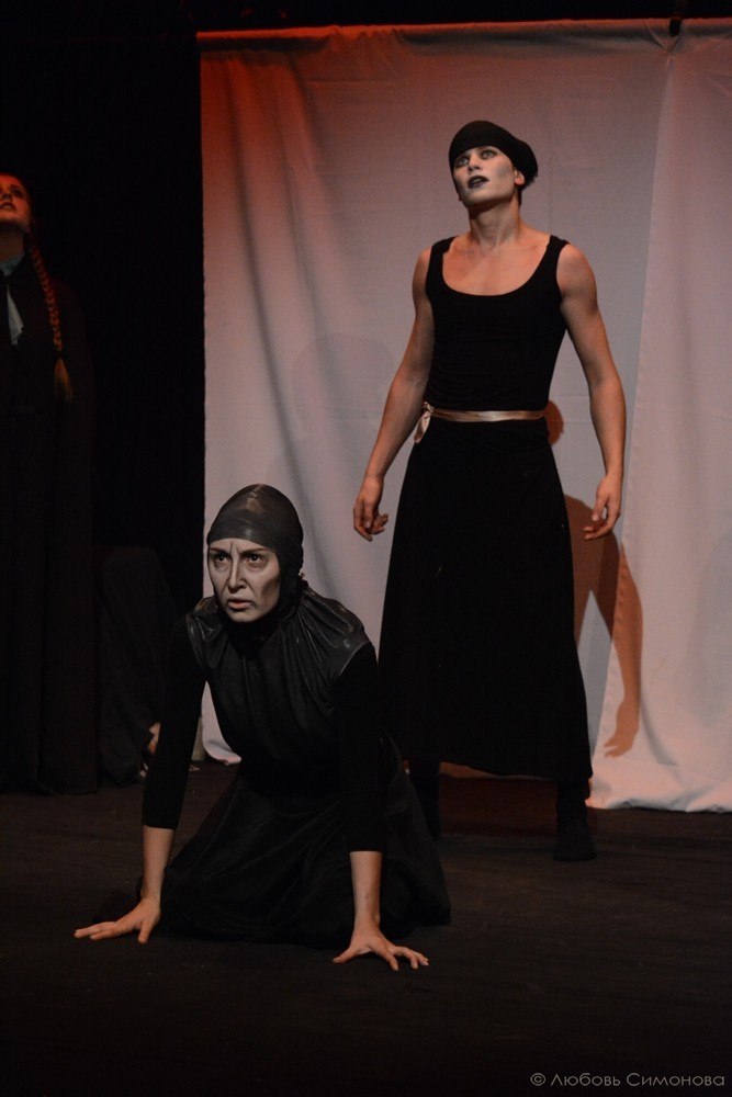 Пластический спектакль «По ту сторону» по пьесе Гарсиа Лорки покажут в Казани Пластический спектакль «По ту сторону» по пьесе Гарсиа Лорки покажут в Казани