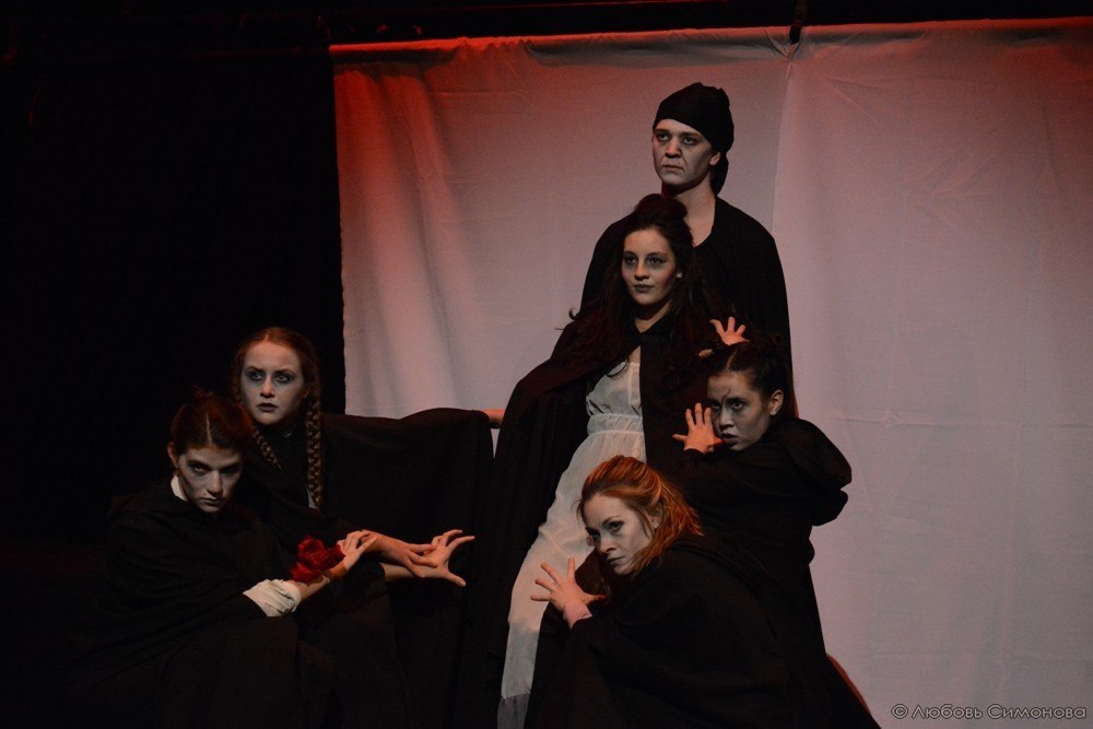 Пластический спектакль «По ту сторону» по пьесе Гарсиа Лорки покажут в Казани Пластический спектакль «По ту сторону» по пьесе Гарсиа Лорки покажут в Казани