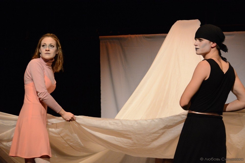 Пластический спектакль «По ту сторону» по пьесе Гарсиа Лорки покажут в Казани Пластический спектакль «По ту сторону» по пьесе Гарсиа Лорки покажут в Казани