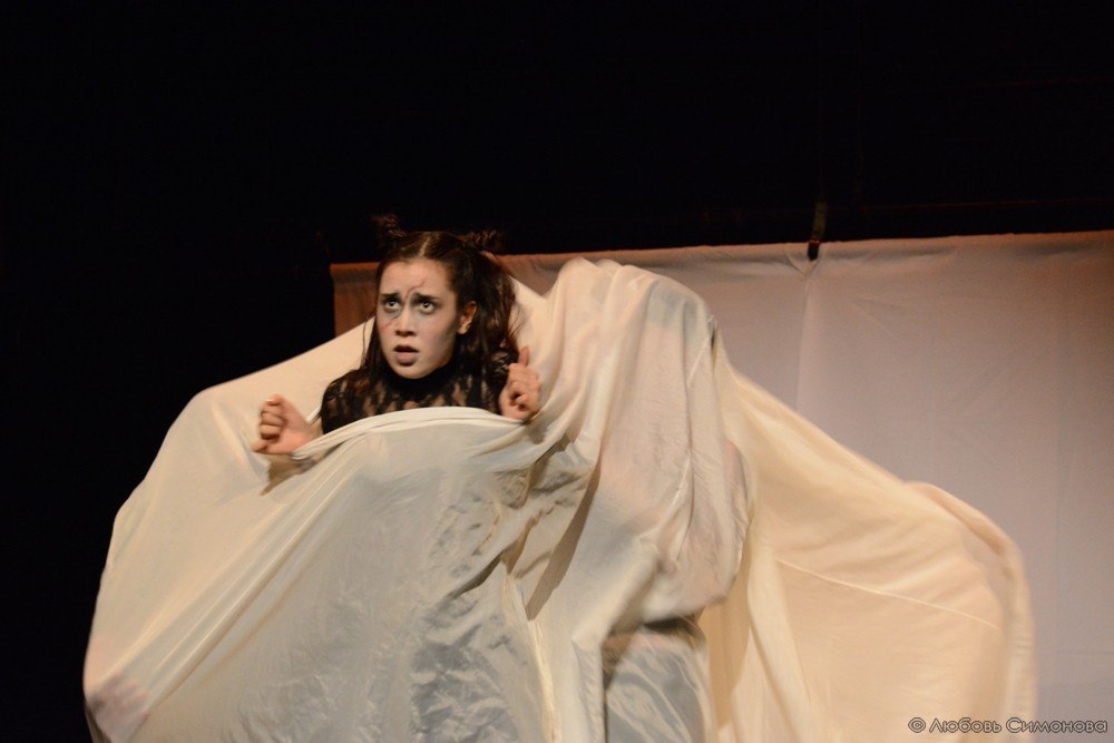 Пластический спектакль «По ту сторону» по пьесе Гарсиа Лорки покажут в Казани Пластический спектакль «По ту сторону» по пьесе Гарсиа Лорки покажут в Казани