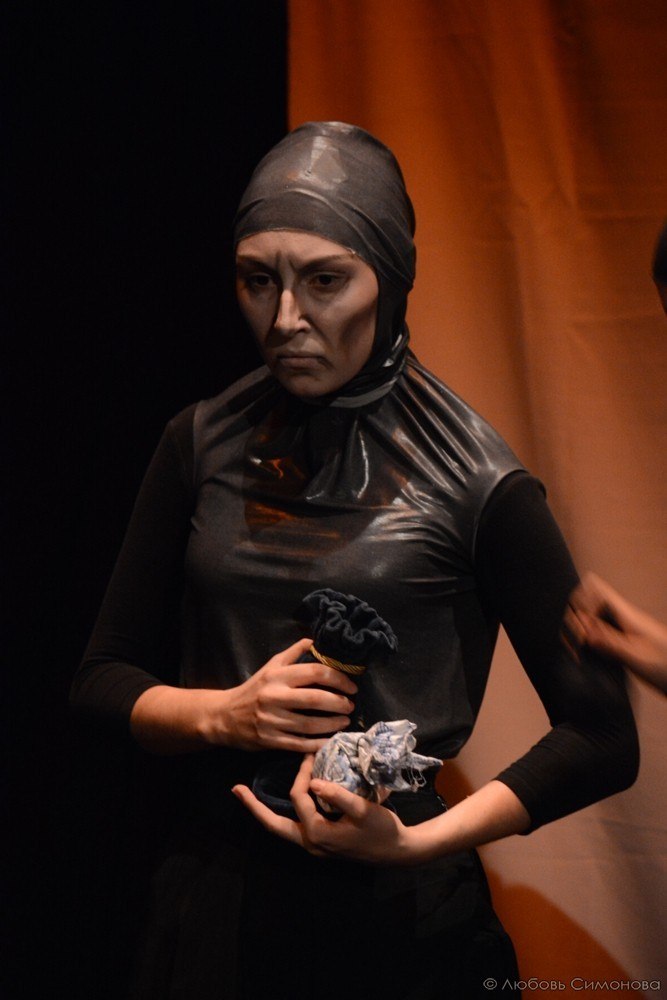 Пластический спектакль «По ту сторону» по пьесе Гарсиа Лорки покажут в Казани Пластический спектакль «По ту сторону» по пьесе Гарсиа Лорки покажут в Казани