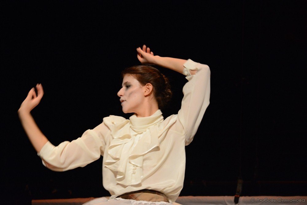 Пластический спектакль «По ту сторону» по пьесе Гарсиа Лорки покажут в Казани Пластический спектакль «По ту сторону» по пьесе Гарсиа Лорки покажут в Казани