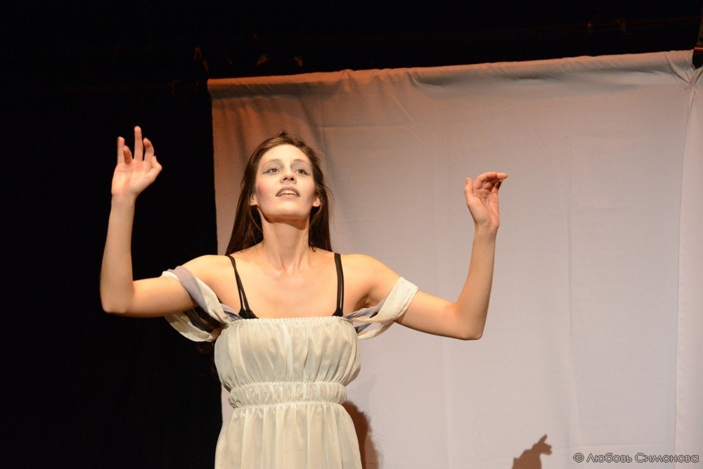 Пластический спектакль «По ту сторону» по пьесе Гарсиа Лорки покажут в Казани Пластический спектакль «По ту сторону» по пьесе Гарсиа Лорки покажут в Казани