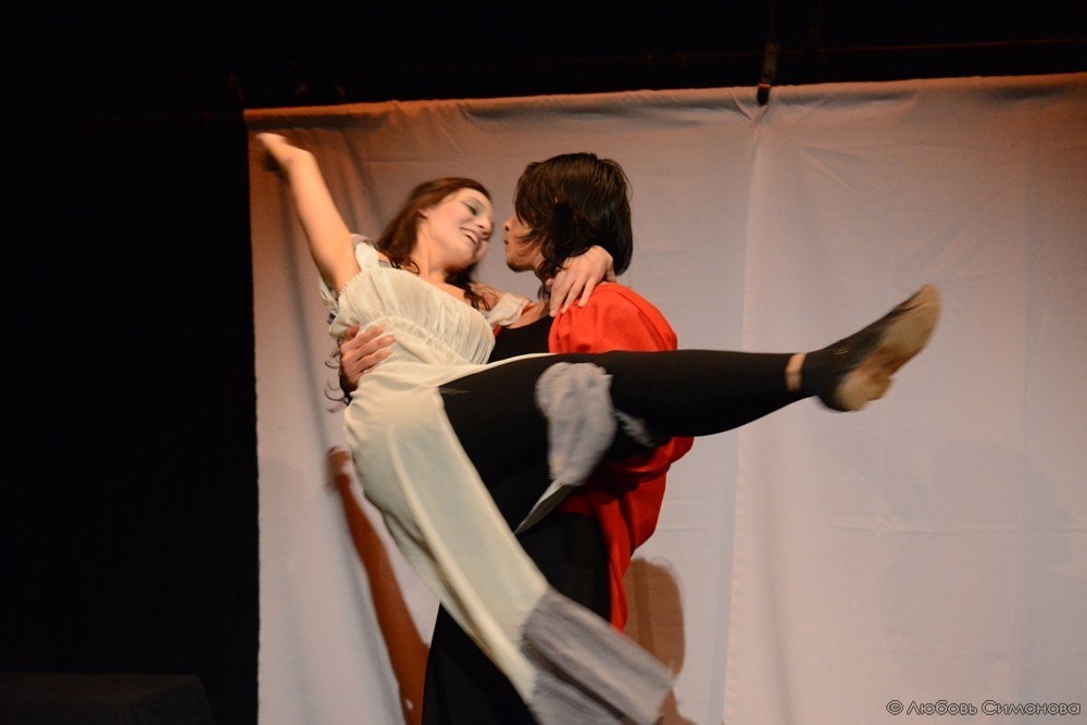 Пластический спектакль «По ту сторону» по пьесе Гарсиа Лорки покажут в Казани Пластический спектакль «По ту сторону» по пьесе Гарсиа Лорки покажут в Казани