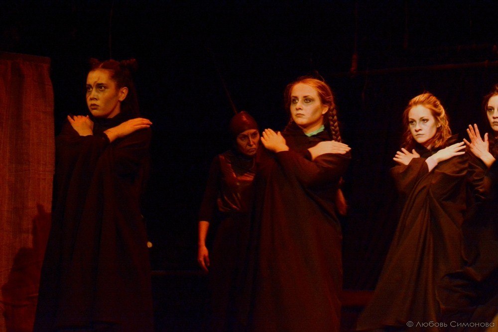 Пластический спектакль «По ту сторону» по пьесе Гарсиа Лорки покажут в Казани Пластический спектакль «По ту сторону» по пьесе Гарсиа Лорки покажут в Казани