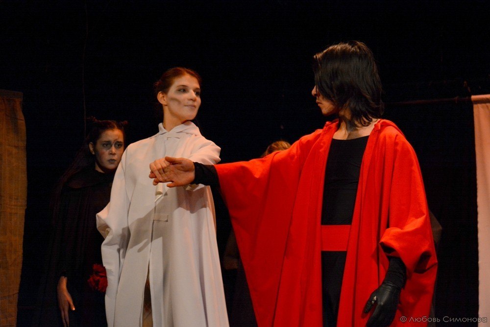 Пластический спектакль «По ту сторону» по пьесе Гарсиа Лорки покажут в Казани Пластический спектакль «По ту сторону» по пьесе Гарсиа Лорки покажут в Казани