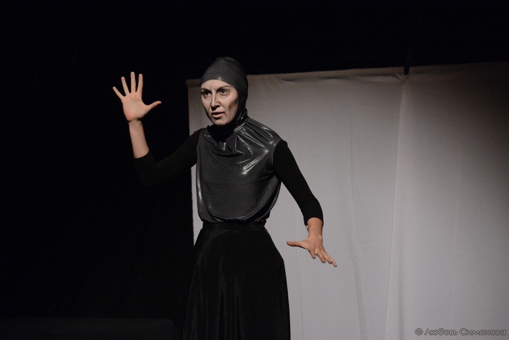 Пластический спектакль «По ту сторону» по пьесе Гарсиа Лорки покажут в Казани Пластический спектакль «По ту сторону» по пьесе Гарсиа Лорки покажут в Казани