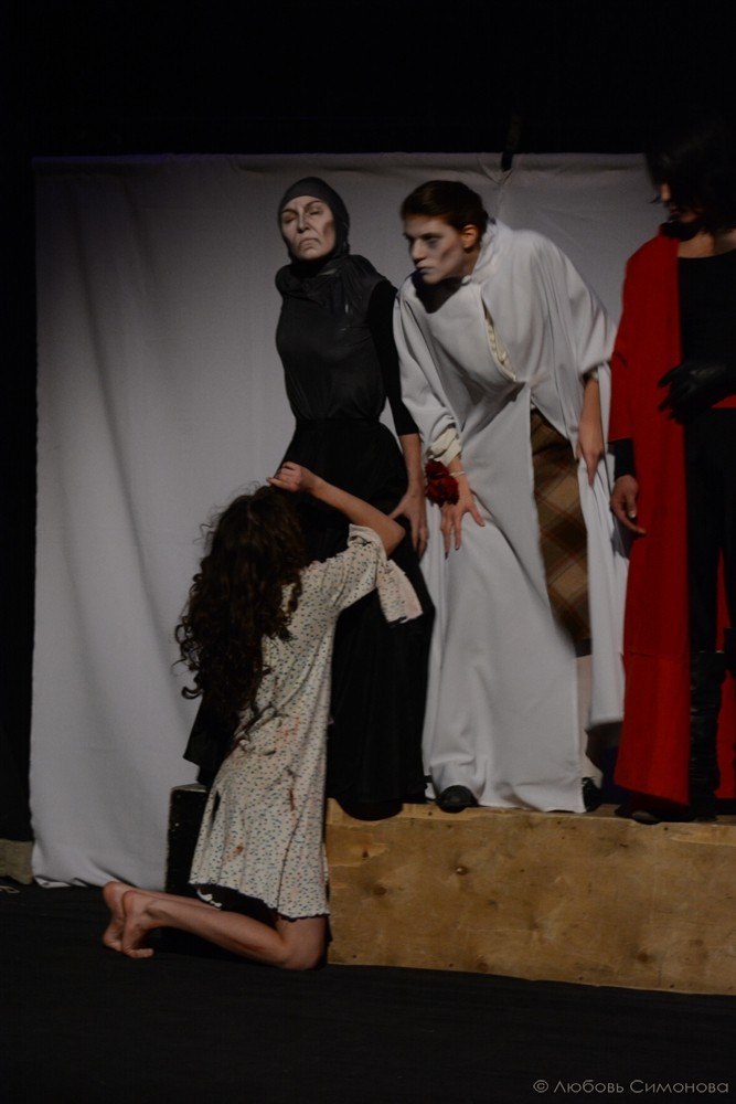 Пластический спектакль «По ту сторону» по пьесе Гарсиа Лорки покажут в Казани Пластический спектакль «По ту сторону» по пьесе Гарсиа Лорки покажут в Казани