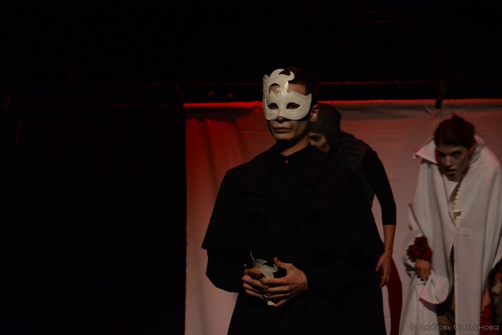 Пластический спектакль «По ту сторону» по пьесе Гарсиа Лорки покажут в Казани Пластический спектакль «По ту сторону» по пьесе Гарсиа Лорки покажут в Казани