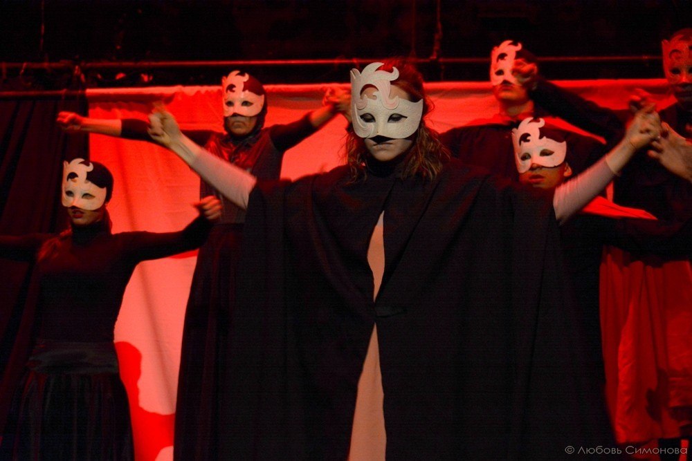 Пластический спектакль «По ту сторону» по пьесе Гарсиа Лорки покажут в Казани Пластический спектакль «По ту сторону» по пьесе Гарсиа Лорки покажут в Казани