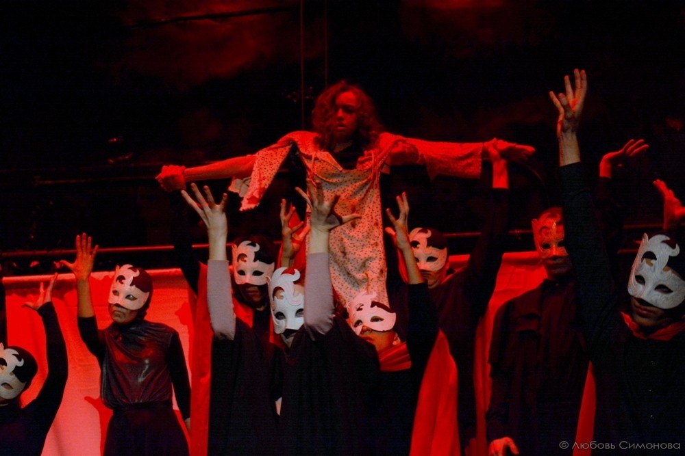 Пластический спектакль «По ту сторону» по пьесе Гарсиа Лорки покажут в Казани Пластический спектакль «По ту сторону» по пьесе Гарсиа Лорки покажут в Казани