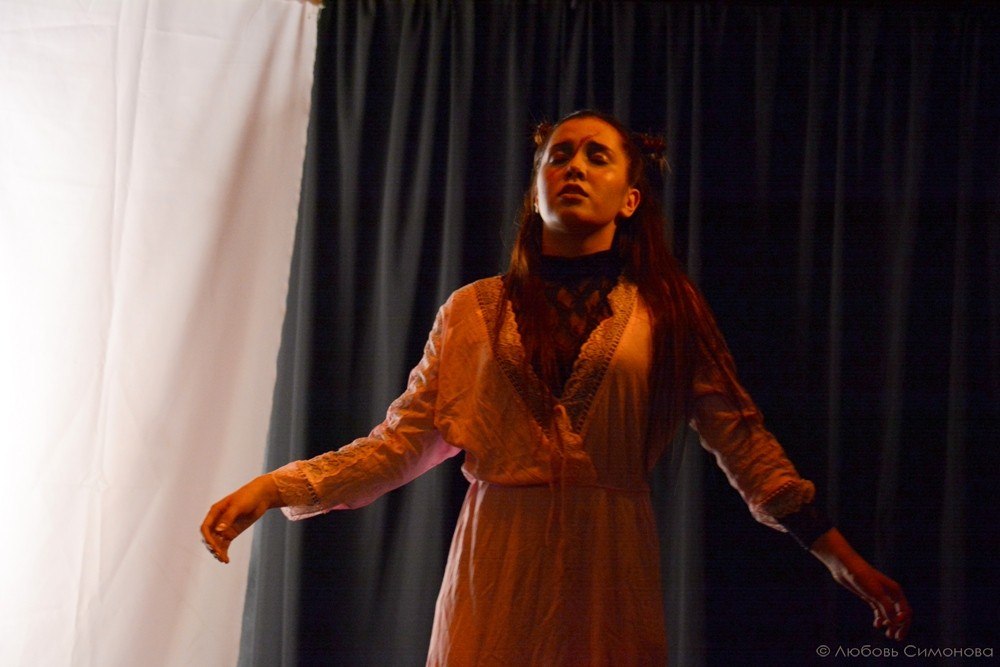 Пластический спектакль «По ту сторону» по пьесе Гарсиа Лорки покажут в Казани Пластический спектакль «По ту сторону» по пьесе Гарсиа Лорки покажут в Казани