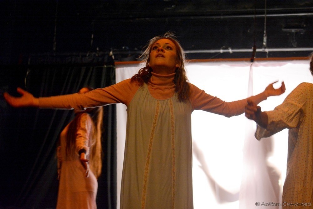 Пластический спектакль «По ту сторону» по пьесе Гарсиа Лорки покажут в Казани Пластический спектакль «По ту сторону» по пьесе Гарсиа Лорки покажут в Казани