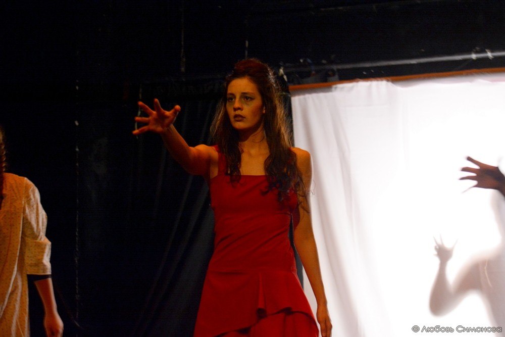 Пластический спектакль «По ту сторону» по пьесе Гарсиа Лорки покажут в Казани Пластический спектакль «По ту сторону» по пьесе Гарсиа Лорки покажут в Казани