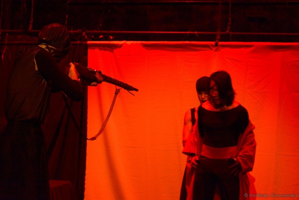 Пластический спектакль «По ту сторону» по пьесе Гарсиа Лорки покажут в Казани Пластический спектакль «По ту сторону» по пьесе Гарсиа Лорки покажут в Казани