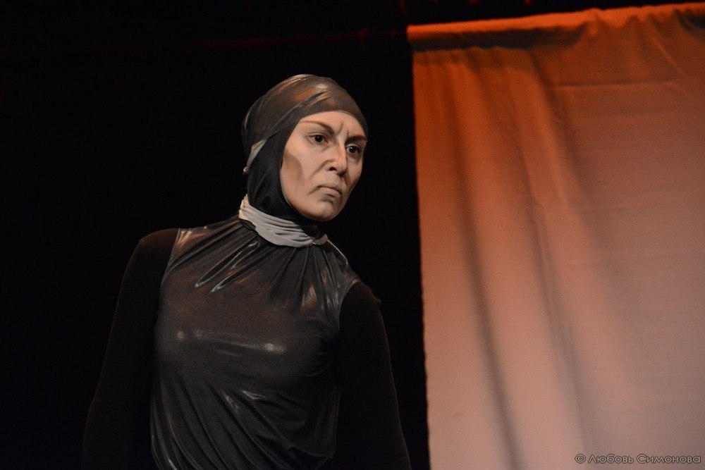 Пластический спектакль «По ту сторону» по пьесе Гарсиа Лорки покажут в Казани Пластический спектакль «По ту сторону» по пьесе Гарсиа Лорки покажут в Казани