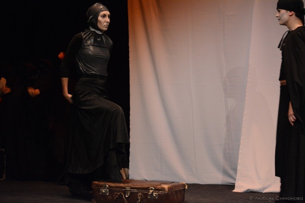 Пластический спектакль «По ту сторону» по пьесе Гарсиа Лорки покажут в Казани Пластический спектакль «По ту сторону» по пьесе Гарсиа Лорки покажут в Казани