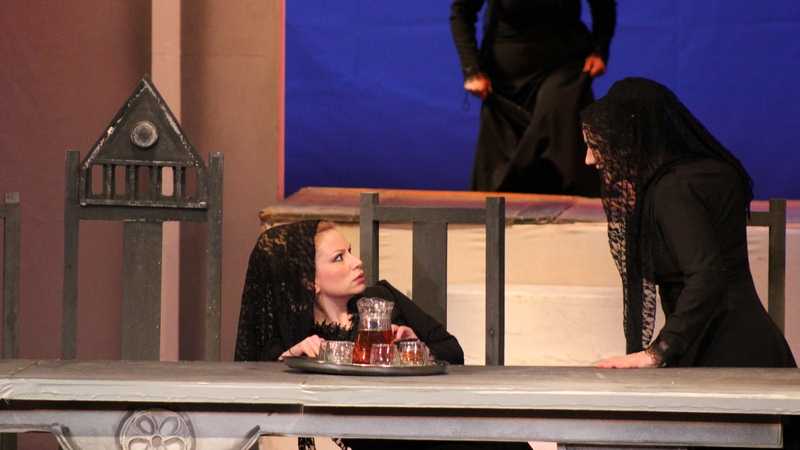 Аварский театр в Махачкале показал «Дом Бернарды Альбы» по Гарсиа Лорке Аварский театр в Махачкале показал «Дом Бернарды Альбы» по Гарсиа Лорке