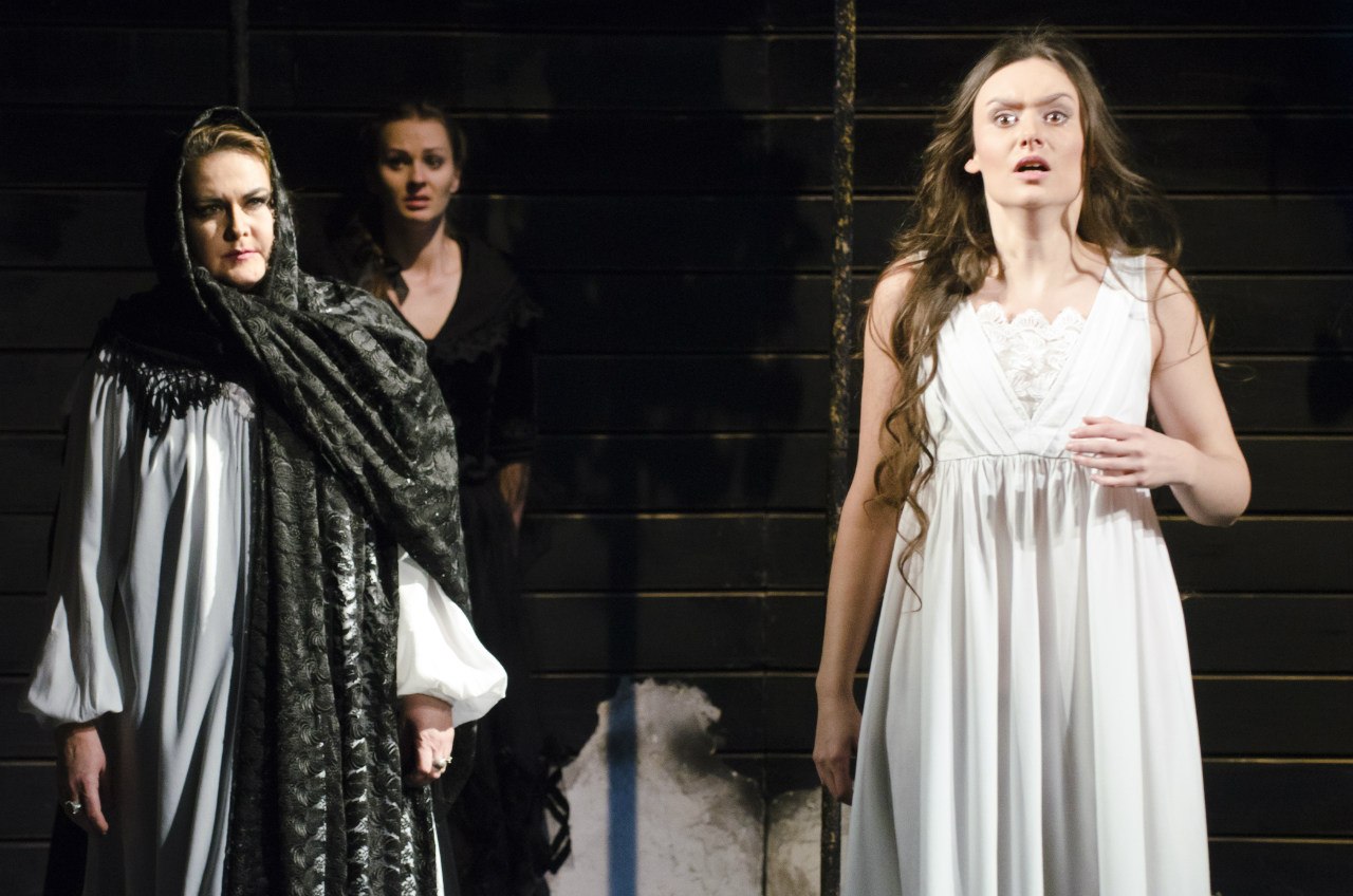 «Дом Бернарды Альбы» (Москва, 2002) «Дом Бернарды Альбы» (Москва, 2002)