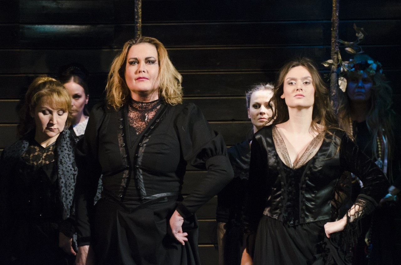 «Дом Бернарды Альбы» (Москва, 2002) «Дом Бернарды Альбы» (Москва, 2002)