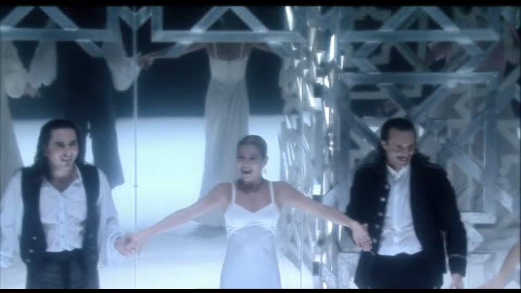 Сара Барас: «Мариана Пинеда» (Sara Baras: «Mariana Pineda») (2002) Сара Барас: «Мариана Пинеда» (Sara Baras: «Mariana Pineda») (2002)